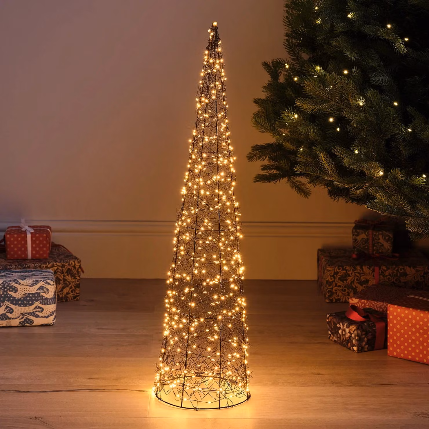 Lights4fun Traditional Warm White Micro Wire Cone Christmas Tree, Silver and White, Height: 80 cm