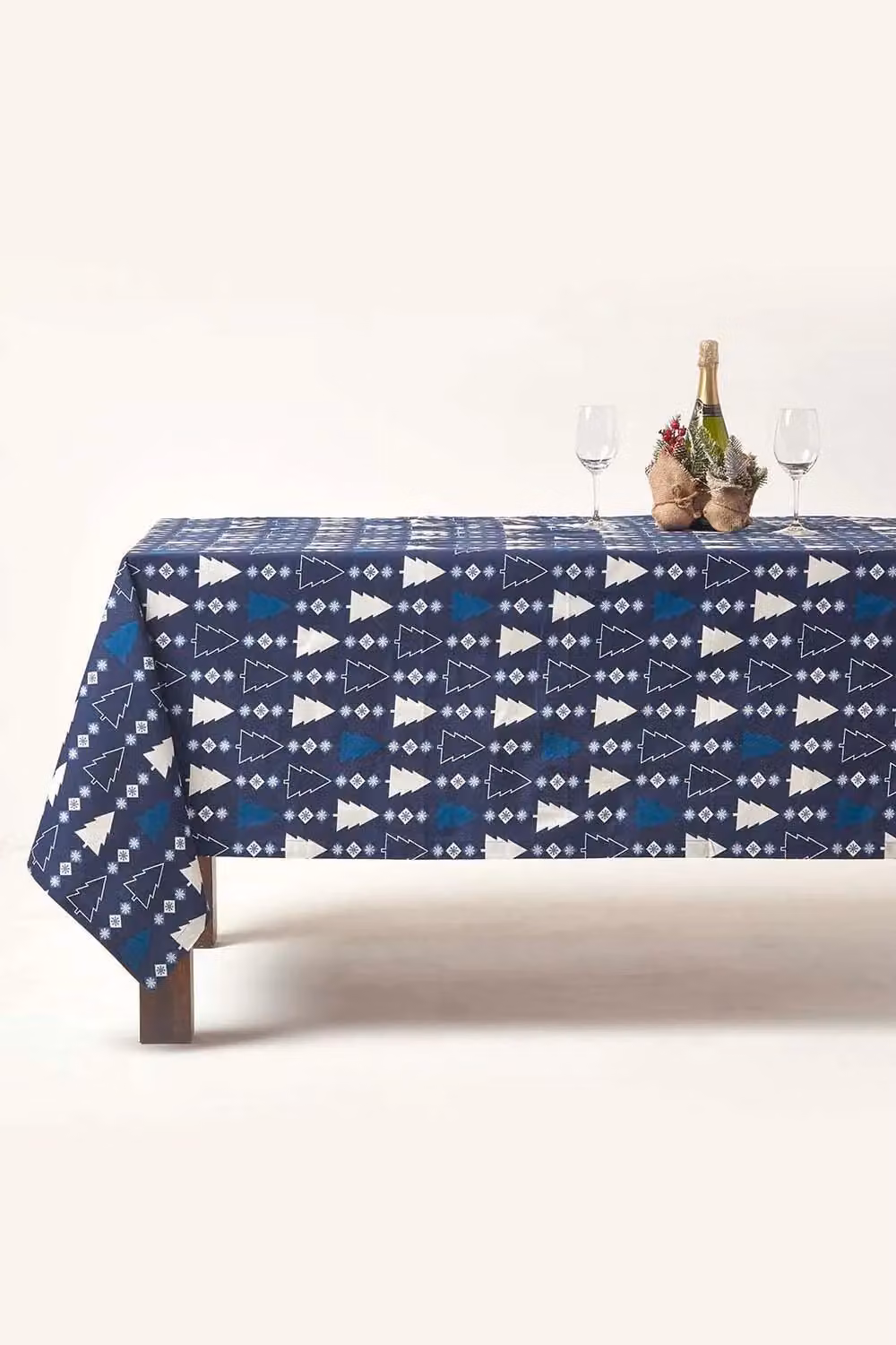 Homescapes Winterland Cotton Christmas Tablecloth in Blue, White and Silver, W/D/H: 178 x 305 cm – 2
