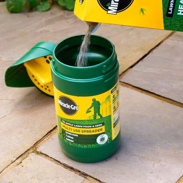 Miracle-Gro Green Manual Garden Hand Spreader Jug for Grass Seed and Plant Food
