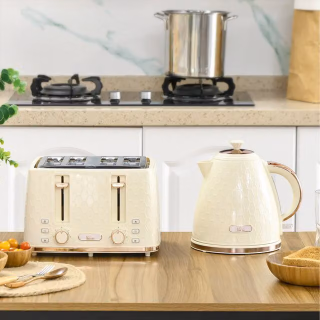 HOMCOM Kettle and 4-Slice Toaster Set with 7 Browning Levels in Beige and White