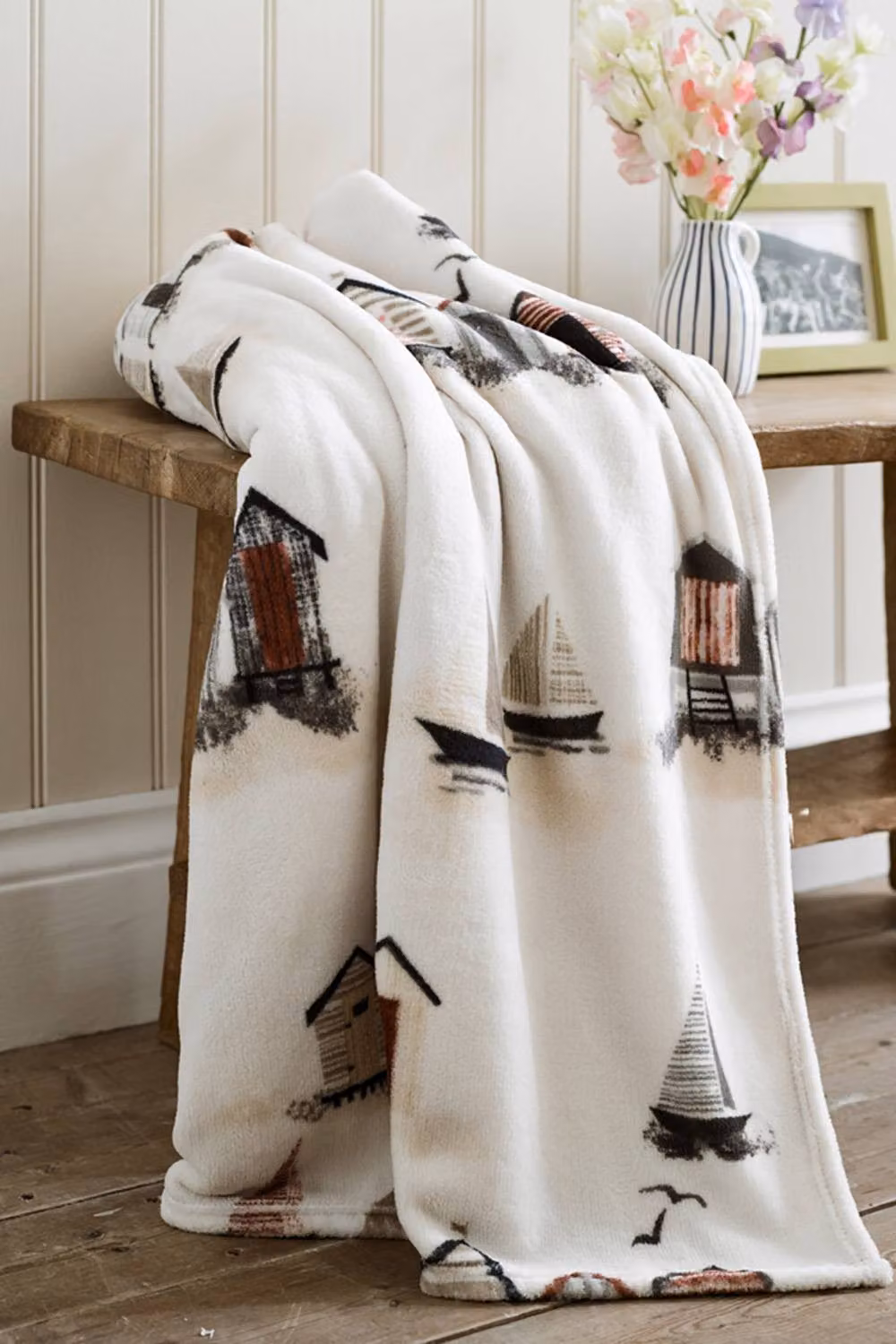 Lobster Creek Sheringham Beach Hut Printed Soft Fleece Throw, Multicolour, W: 150 cm, L: 200 cm – 3