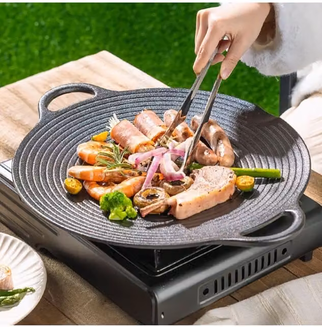 Living and Home Pre-Seasoned Round Cast Iron Grill Pan with Pouring Spout, Black, Diameter: 37 cm