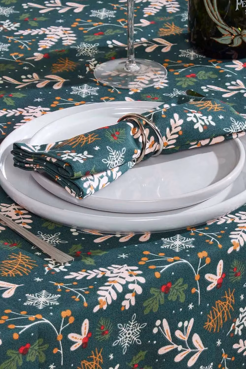 Homescapes Festive Forest Green Floral Cotton Christmas Tablecloth, W: 178 cm, L: 305 cm – 2