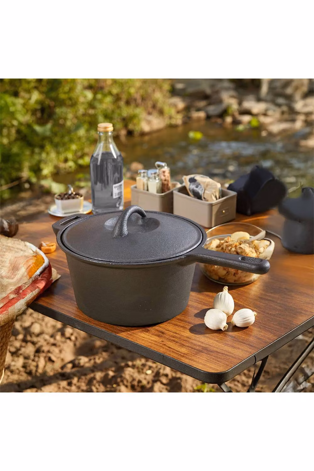 Living and Home 2.5L Pre-Seasoned Cast Iron Saucepan with Glass Lid, Black – 2