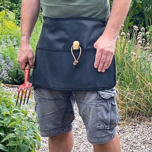 Paper High Buffalo Leather Gardening Tool Belt in Black