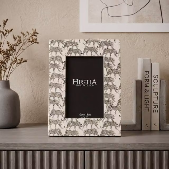 Garden Greatness Relica Resin Jaguar Photo Frame, Multicolour, 4x6 inch