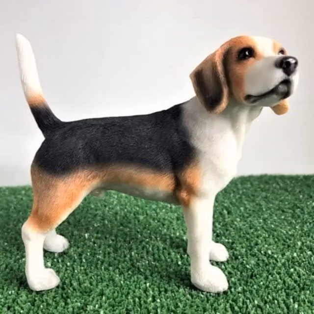 Leonardo Animal Crackers Beagle Figurine, Multicolour Plastic Tabletop Ornament