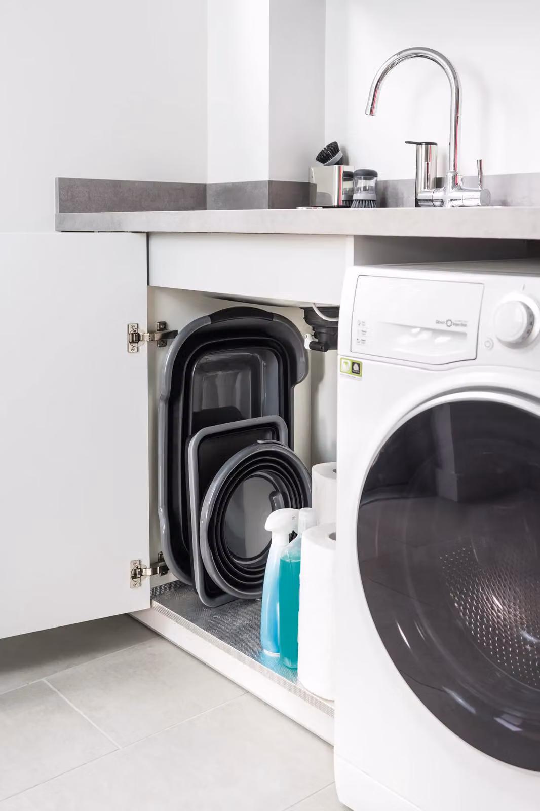 MasterClass Smart Space Collapsible Plastic Laundry Basket with Handles, Black and Grey, W: 60.5 cm, D: 40 cm, H: 28 cm – 5