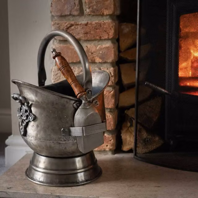 Hill Interiors Antique Steel Coal Bucket with Shovel in Silver, W/D/H: 44.0 x 28.0 x 30.0 cm