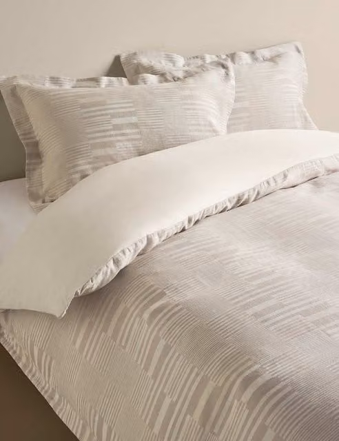 M&S Reversible Geometric Jacquard Cotton Bedding Set in White and Beige, 90 x 190 cm