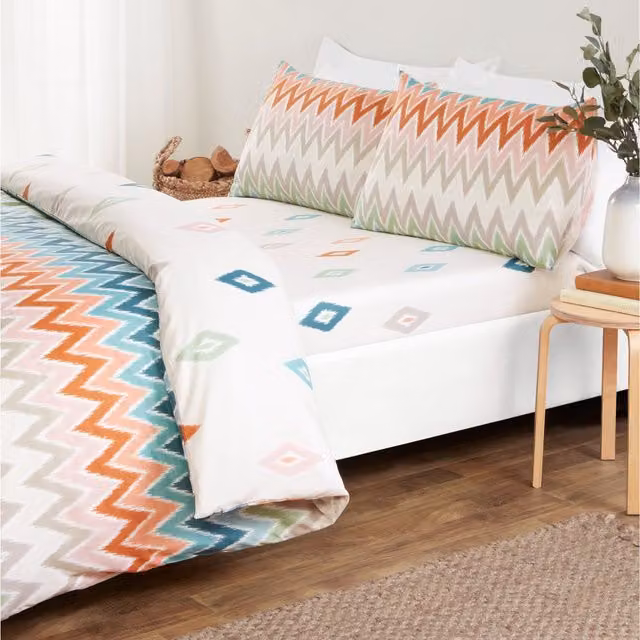 Rapport Home Bali Microfibre Polyester Chevron Complete Bedding Set in Multicolour and White, King Size (W: 180 cm, H: 200 cm)