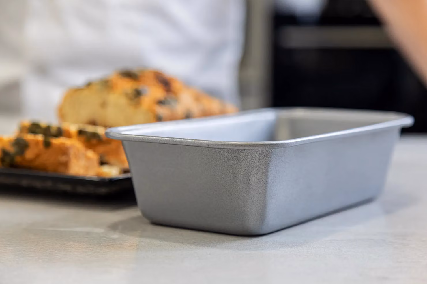 KitchenCraft Non-Stick Rectangular Carbon Steel Loaf Tin, Grey, W: 21.5 cm, D: 11 cm, H: 11 cm – 4