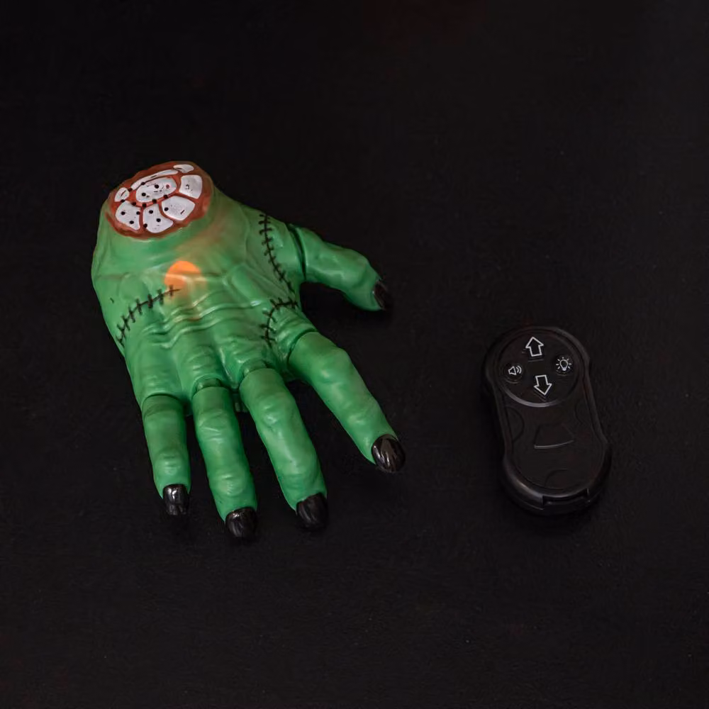 Samuel Alexander Green Grizzly Moving Halloween Hand with LEDs, 17cm – 2