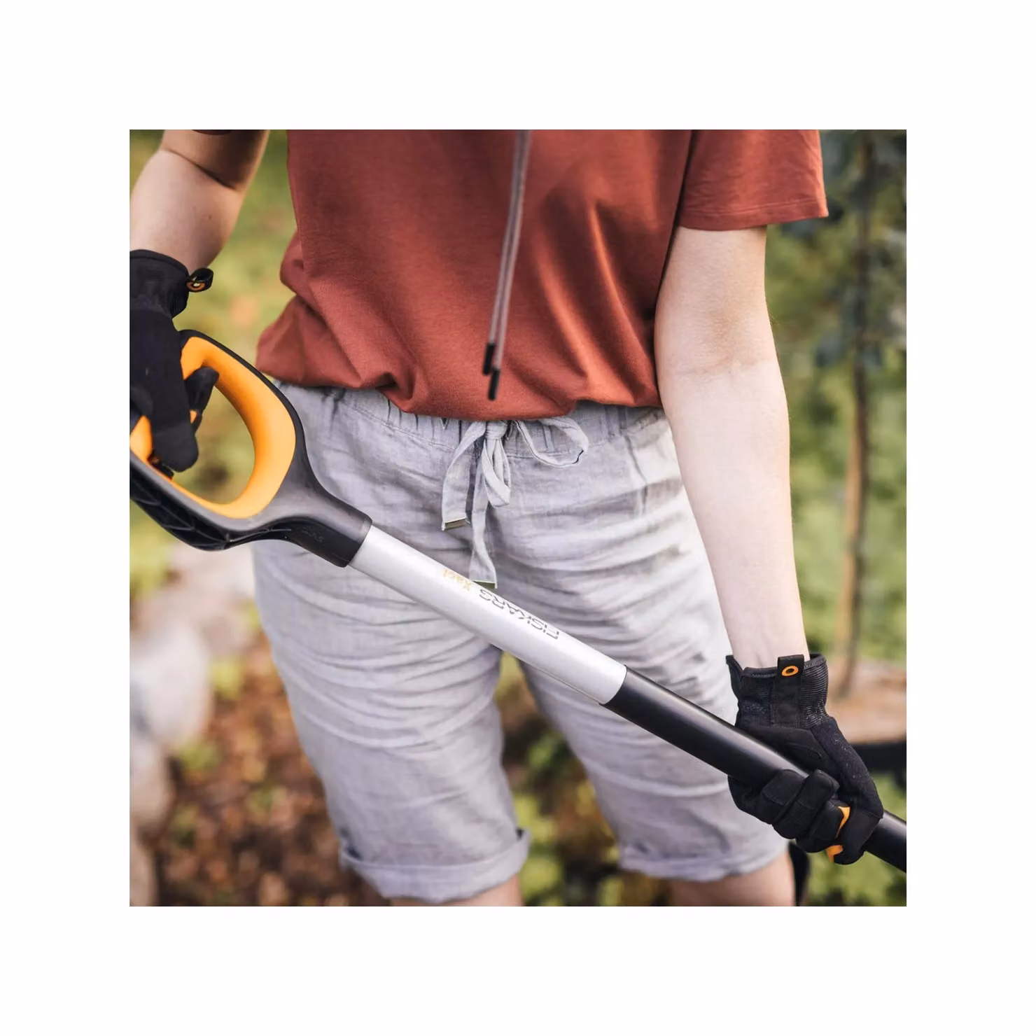 Fiskars Solid Metal Rounded Spade in Multicolour Steel – 2