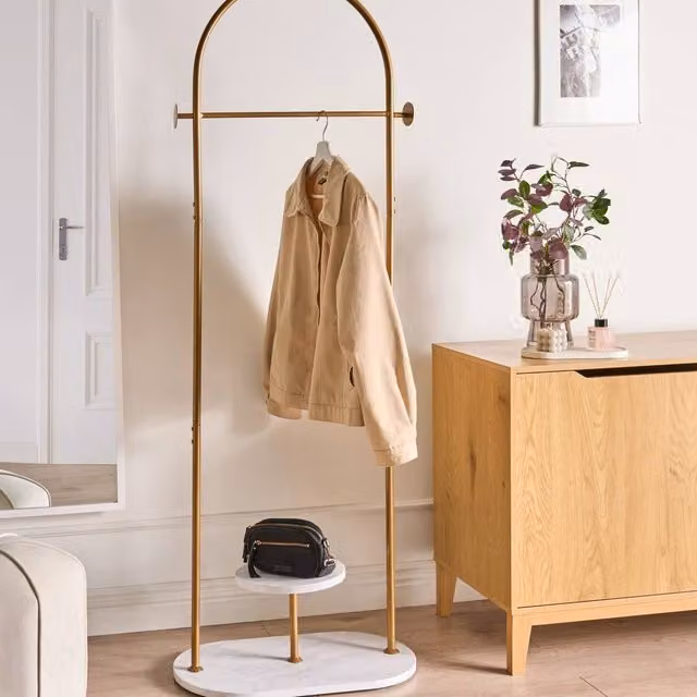 Wyld and Coco Freestanding Clothes Rack with Gold Frame and White Marble-Effect Shelf, H: 174 cm, W: 60 cm, D: 33 cm – 1