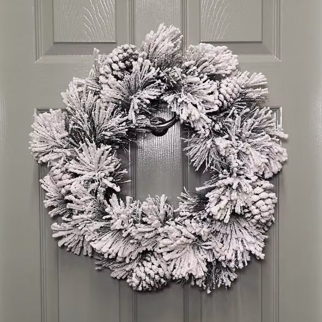 Premier Christmas Snow Flocked Round Hanging Wreath in Green and White, Diameter: 50 cm