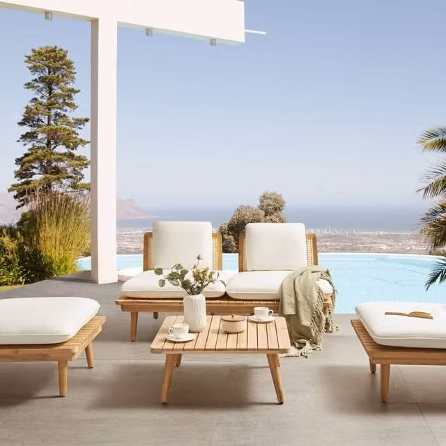 Wyld and Coco 5 Piece Outdoor Set in Brown Acacia Wood and Light Beige PE Rattan – 1