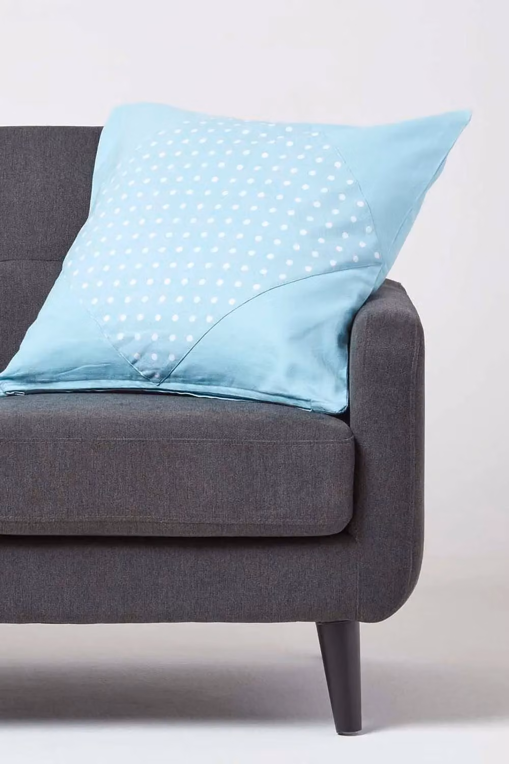 Homescapes Diamond Polka Dot Cotton Cushion Cover in Blue and White, W/D/H: 60 x 60 x 60 cm – 2