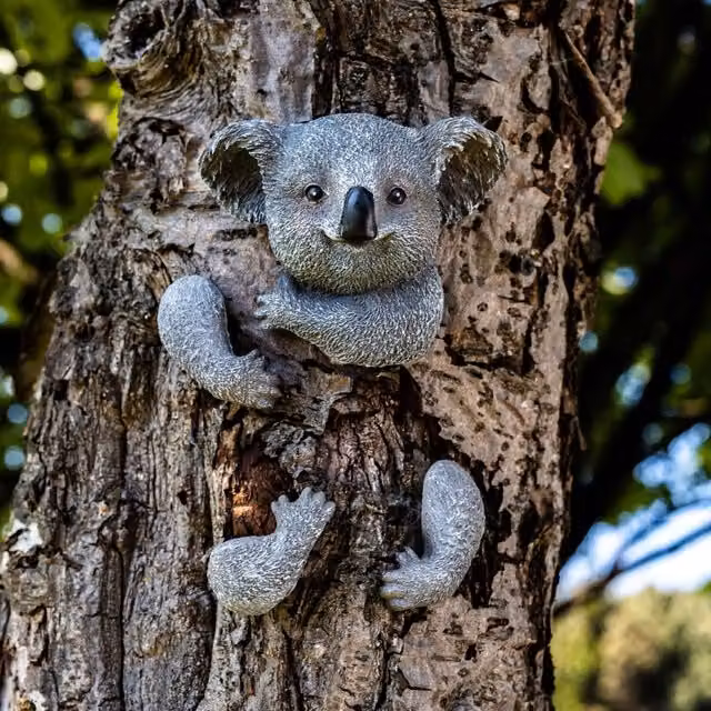 Garden Mile Koala Tree Peeker in Grey Plastic