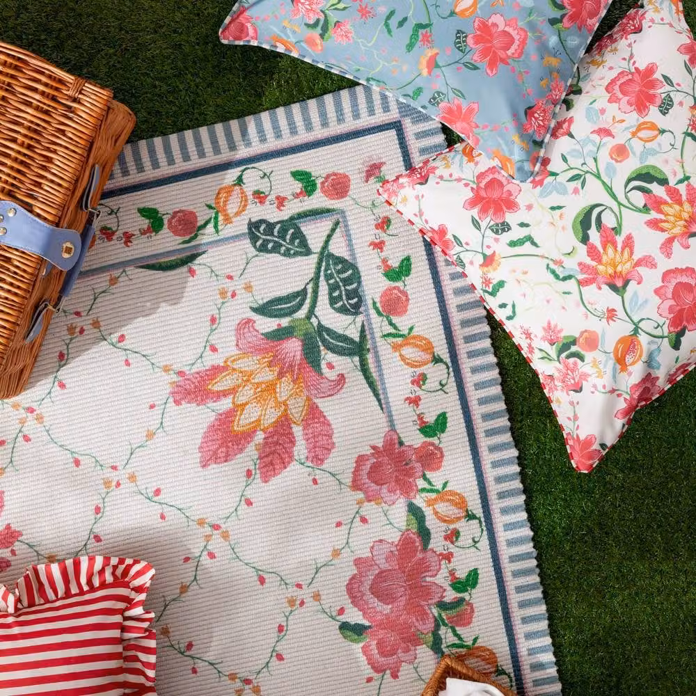 Wylder Nature Claudia Floral Stain-Repellent Outdoor Polyester Filled Cushion in Red, W/D/H: 45 x 45 x 45 cm – 3