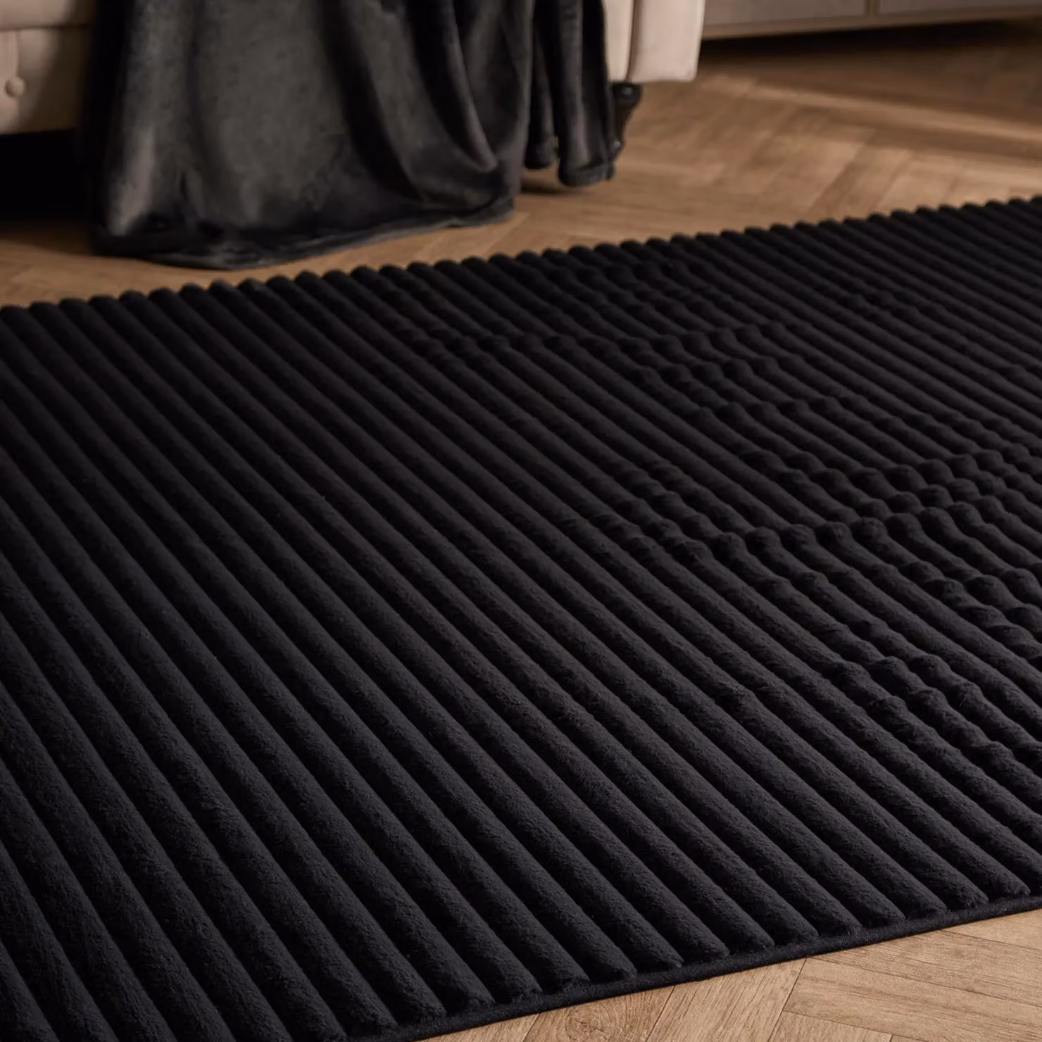 OHS Black Faux Fur Ribbed Rug, Anti-Slip Luxury Carpet, W: 160 cm, L: 230 cm – 2