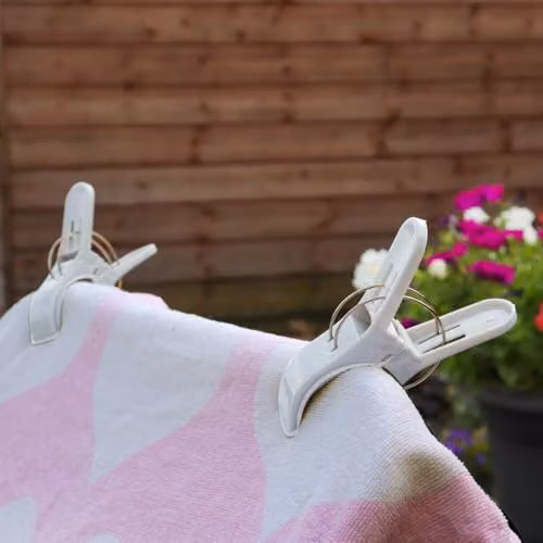 JVL Pack of 4 Beach Towel Pegs in Grey – 2