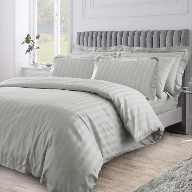 Velosso Green Striped Microfibre Duvet Cover and Pillowcase Set, W: 140 cm, L: 200 cm
