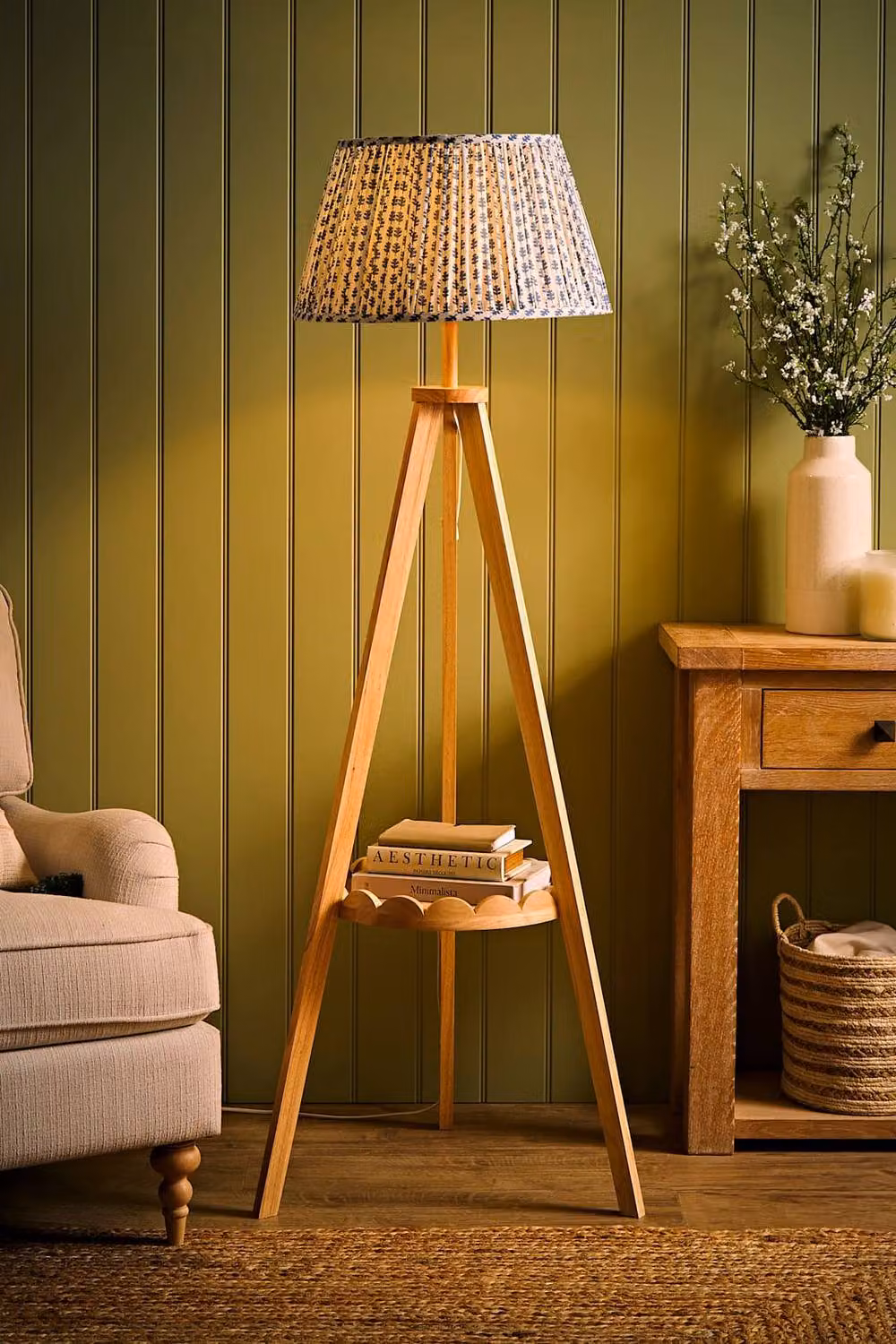 ValueLights Morrigan Ditsy Floral Scallop Wooden Tripod Floor Lamp with Bulb in Blue and Green – 2