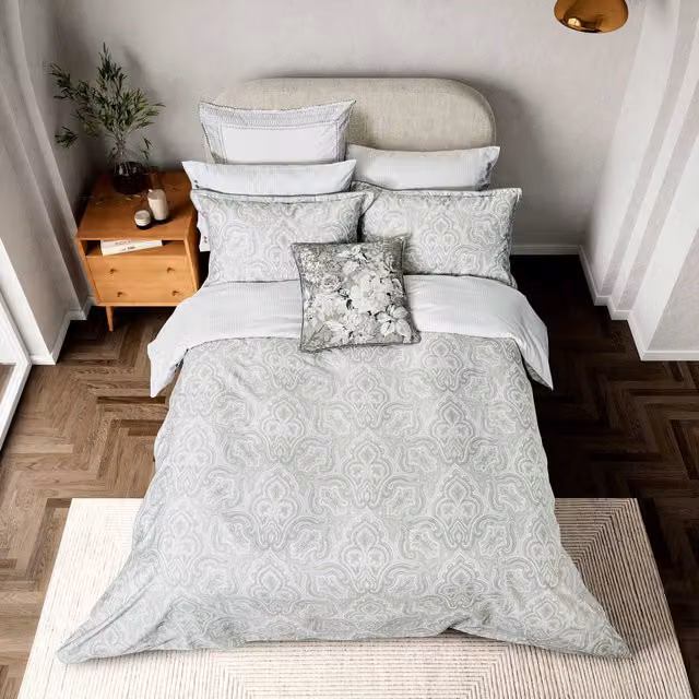 Bedeck of Belfast Amalia Double Duvet Cover Set, White and Silver, Reversible Mako Satin Cotton Paisley Design, W: 140 cm, L: 200 cm