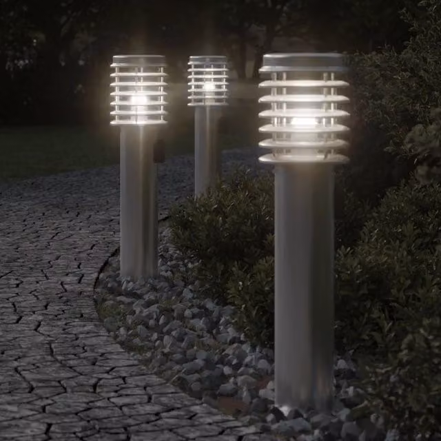 Berkfield Home Silver Stainless Steel Outdoor Floor Lamp with Outlet, Height: 60 cm – 1