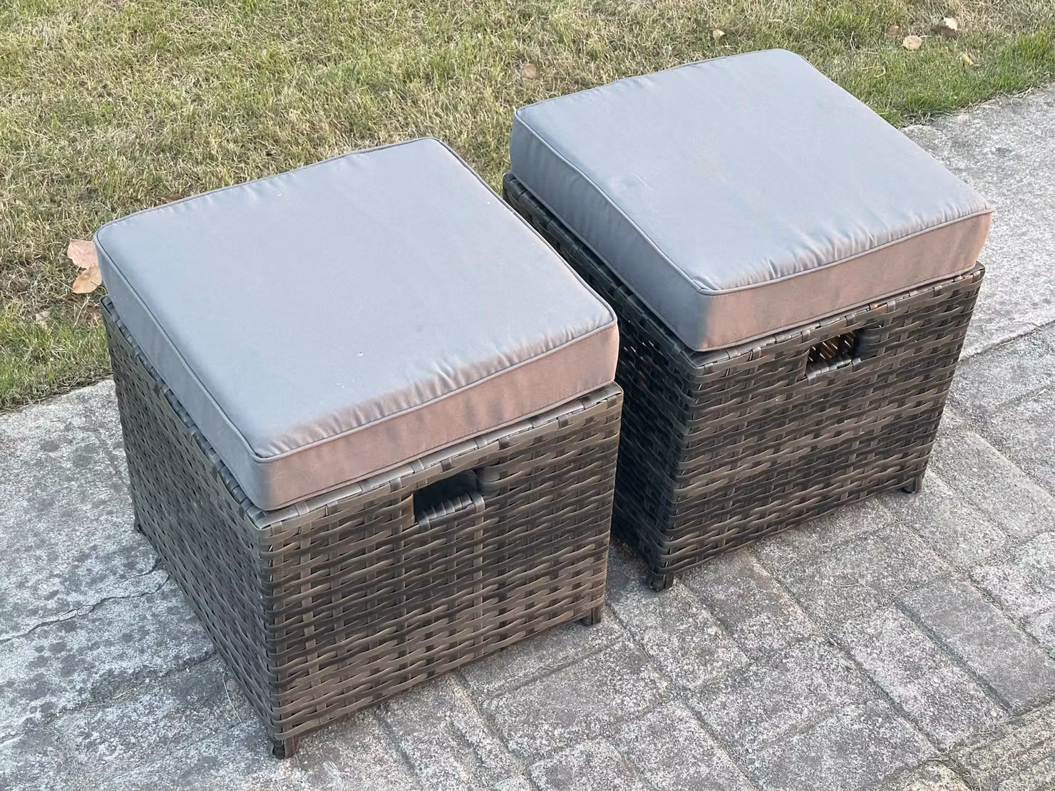 Fimous Outdoor Lounge Sofa Set in Dark Grey PE Rattan with Coffee Table and 2 Footstools – 2