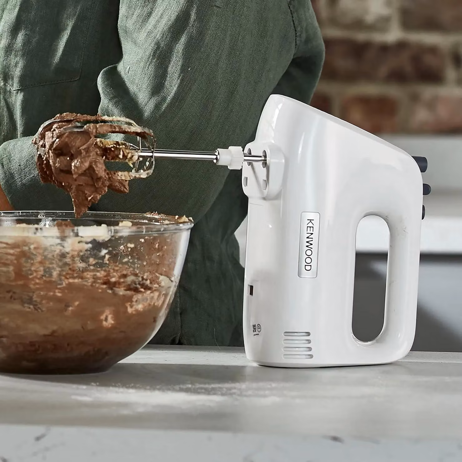 Kenwood 450W Mains Hand Mixer in White and Silver with Stainless Steel and Plastic Components – 2