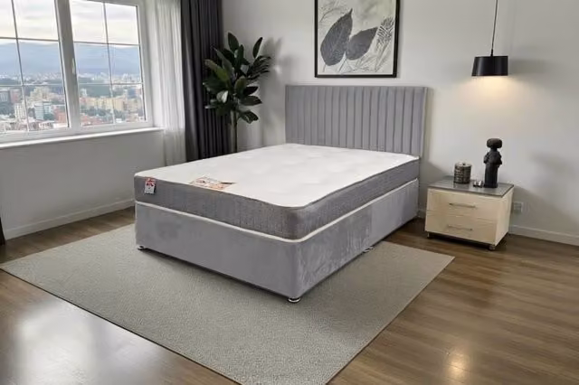 Knight Sleep Emily Silver Velvet Divan Bed with Sprung Memory Foam Hybrid Mattress and Headboard, W/D/H: 140 x 200 cm – 1