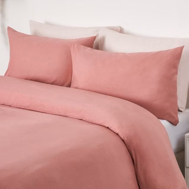 Brentfords Pair of Plain Pink Polyester Housewife Pillowcases with Envelope Closure