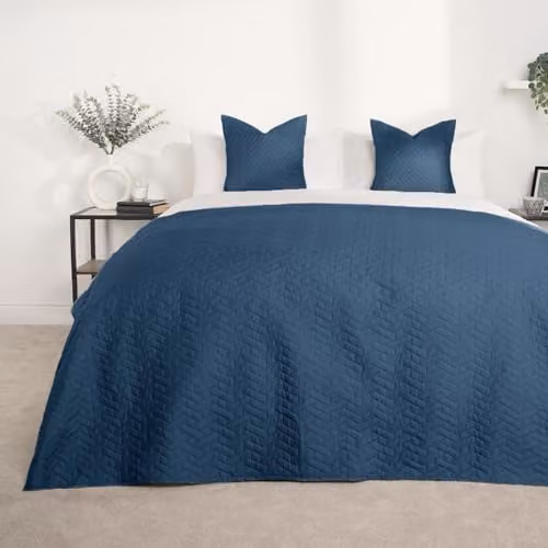 OHS Geo Pinsonic Quilted Throw Blanket in Blue, W/D/H: 150 x 200 cm – 1
