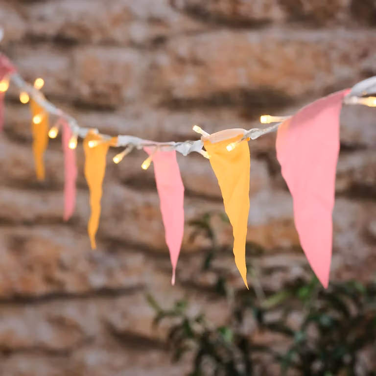 Lights4fun 5m Wilderness LED Outdoor Fairy Light Bunting in Multicolour Pink and White with Timer