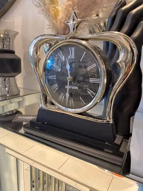 HOME LUXE INTERIOR Hollywood Crown Mantle Clock in Silver and Black Metal – 1