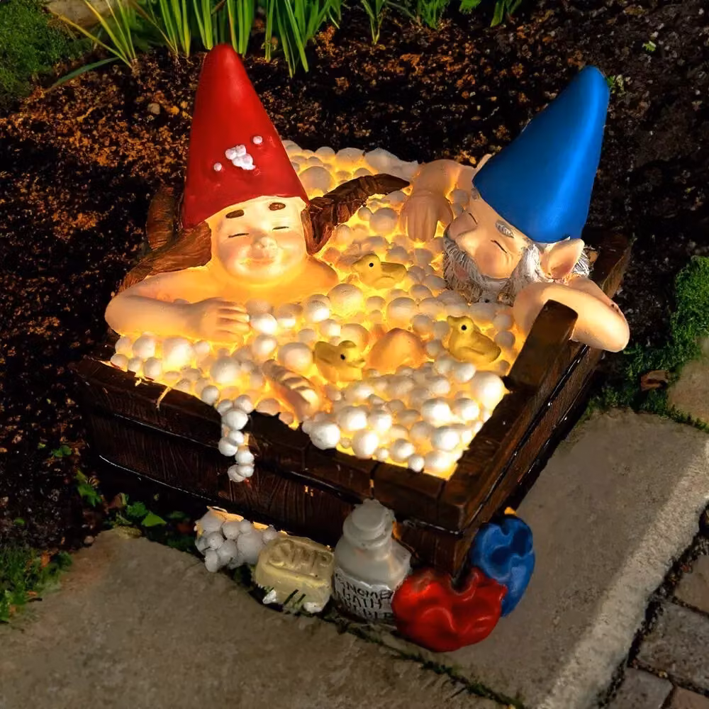 Marco Paul Multicolour Solar Light Bathtub Gnome Garden Ornament in Resin – 2
