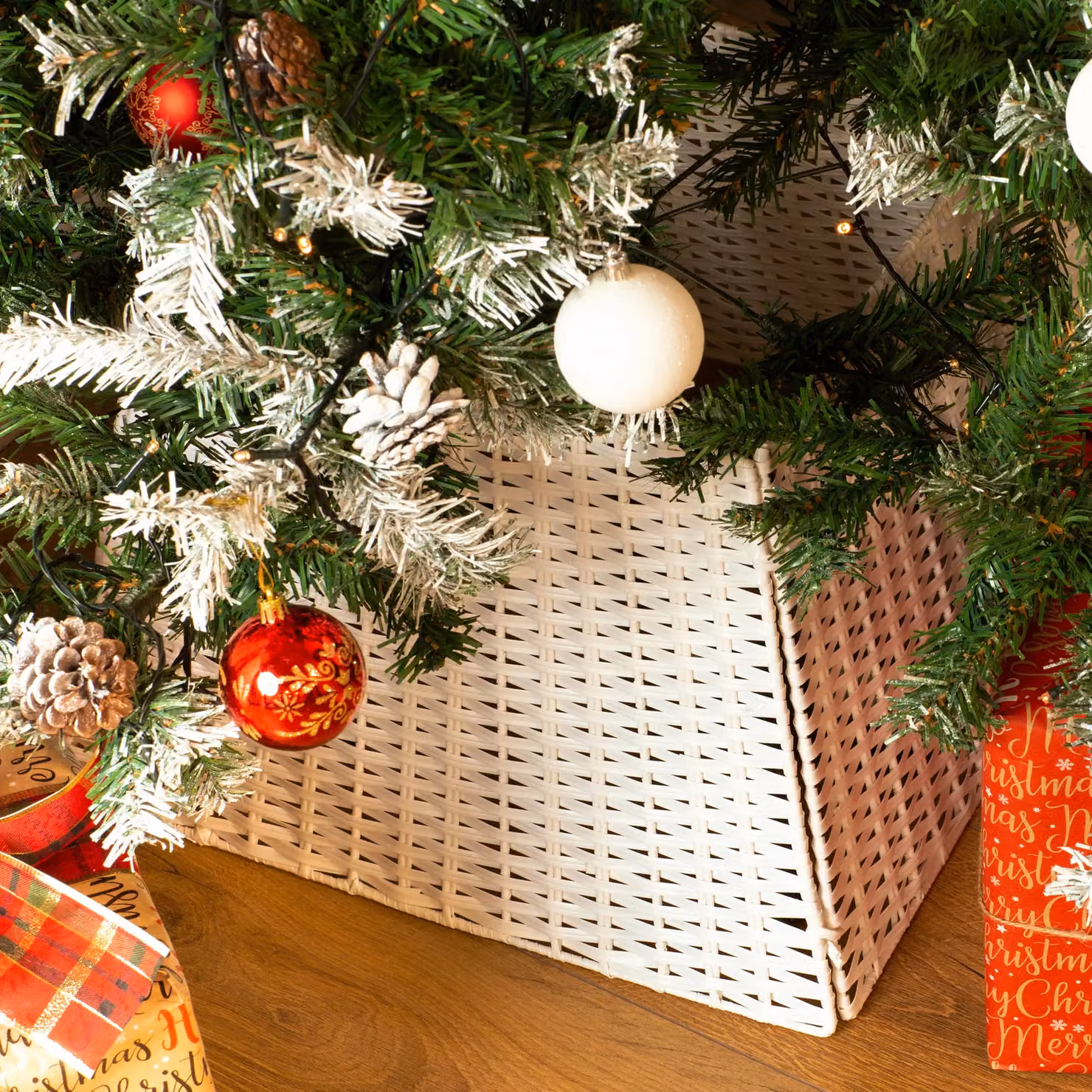 Christmas Village Square Rattan Christmas Tree Skirt in Grey and White, W/D/H: 45.5 x 34 x 30 cm – 3
