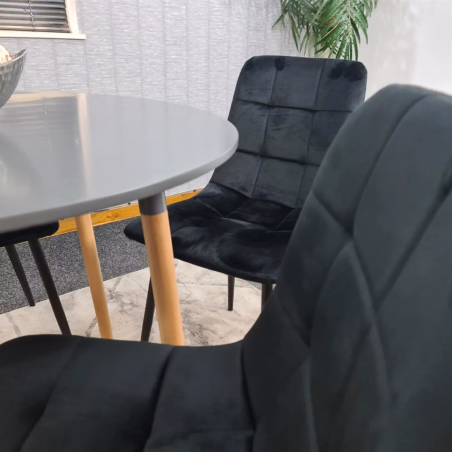 Kosy Koala Modern Round Grey Dining Table and 4 Black Velvet Chairs – 7