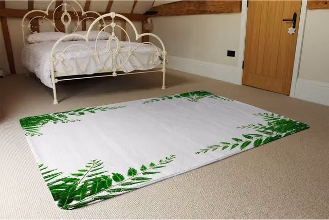 Benjamin Tate Design LTD Green Botanicals Floral Wool Designer Rug in Green and White, Width: 230 cm
