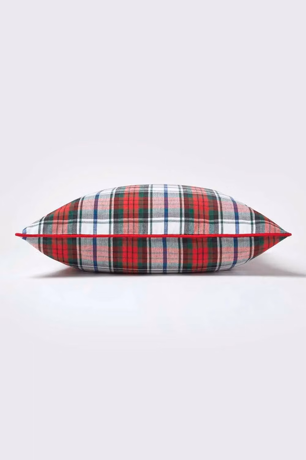 Homescapes MacDuff Tartan Check Cotton Cushion Cover in Red, Green and White, W/D/H: 60 x 60 x 60 cm – 3