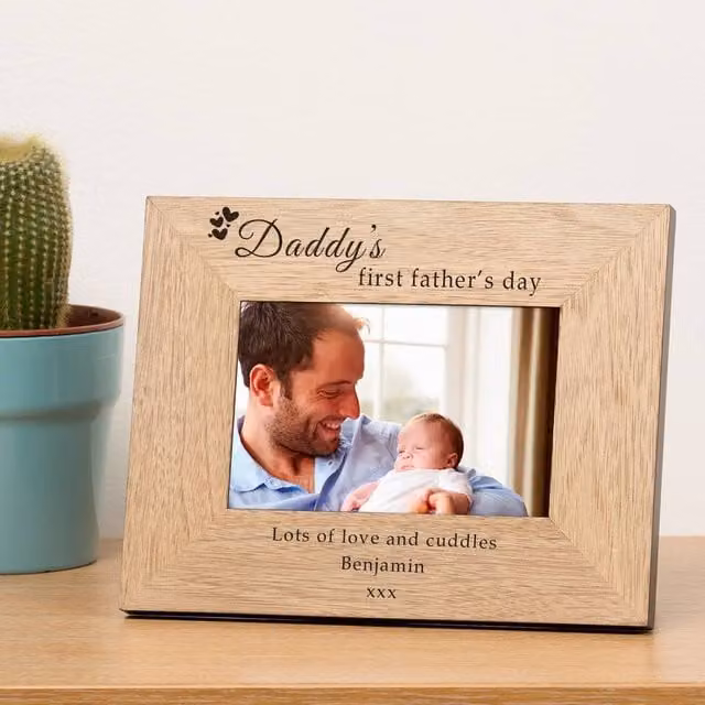 Uniqueful Personalised Daddy's First Father's Day Wood Picture Frame, Brown, W/H: 17.8 x 12.7 cm