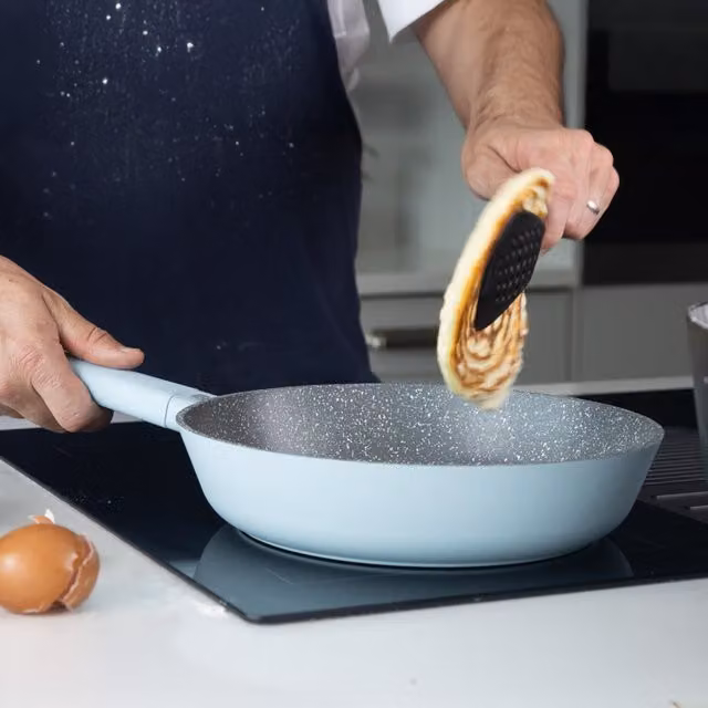 MasterClass Non-Stick Cast Aluminium Frying Pan, 26 cm, Blue