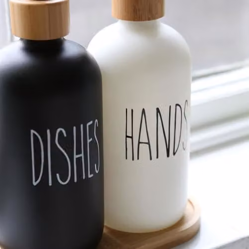 Harbour Housewares Black Glass Soap Dispenser 276ml – 4
