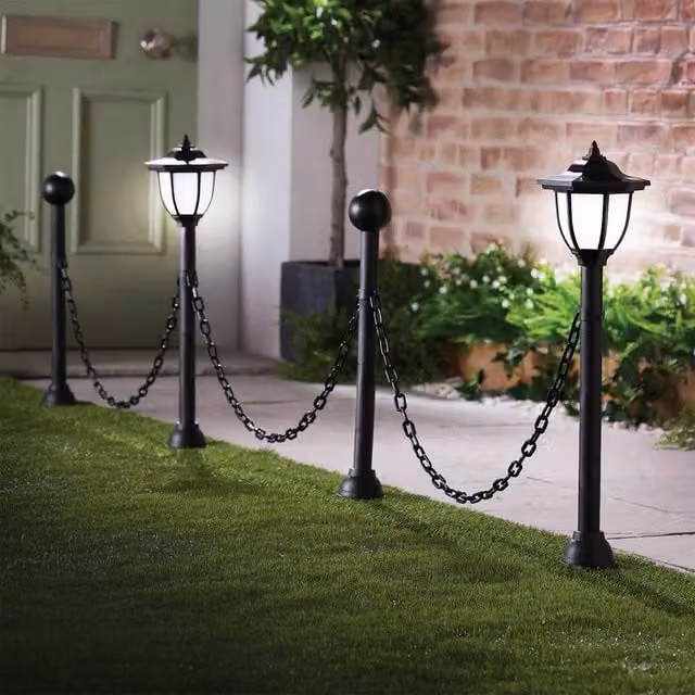 Coopers of Stortford Gainsborough 4-Piece Solar-Powered LED Lamp Post and Chain Garden Border Set in Black – 1