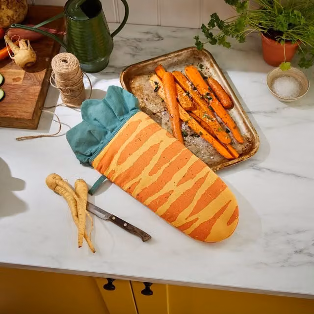 Ulster Weavers Time to Grow Cotton Gauntlet Oven Glove in Green and Orange