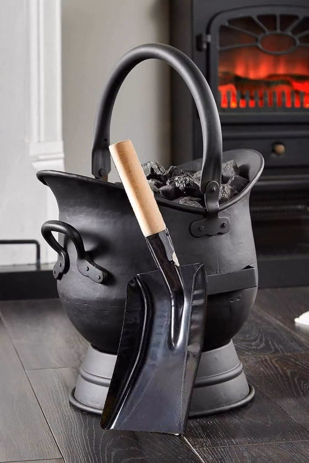 Marco Paul Handheld Metal and Wood Shovel in Black – 3