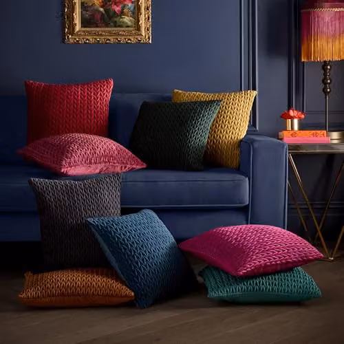 Laurence Llewelyn-Bowen Amory Luxe Velvet Filled Cushion in Green, W/D/H: 43 x 43 x 43 cm – 3