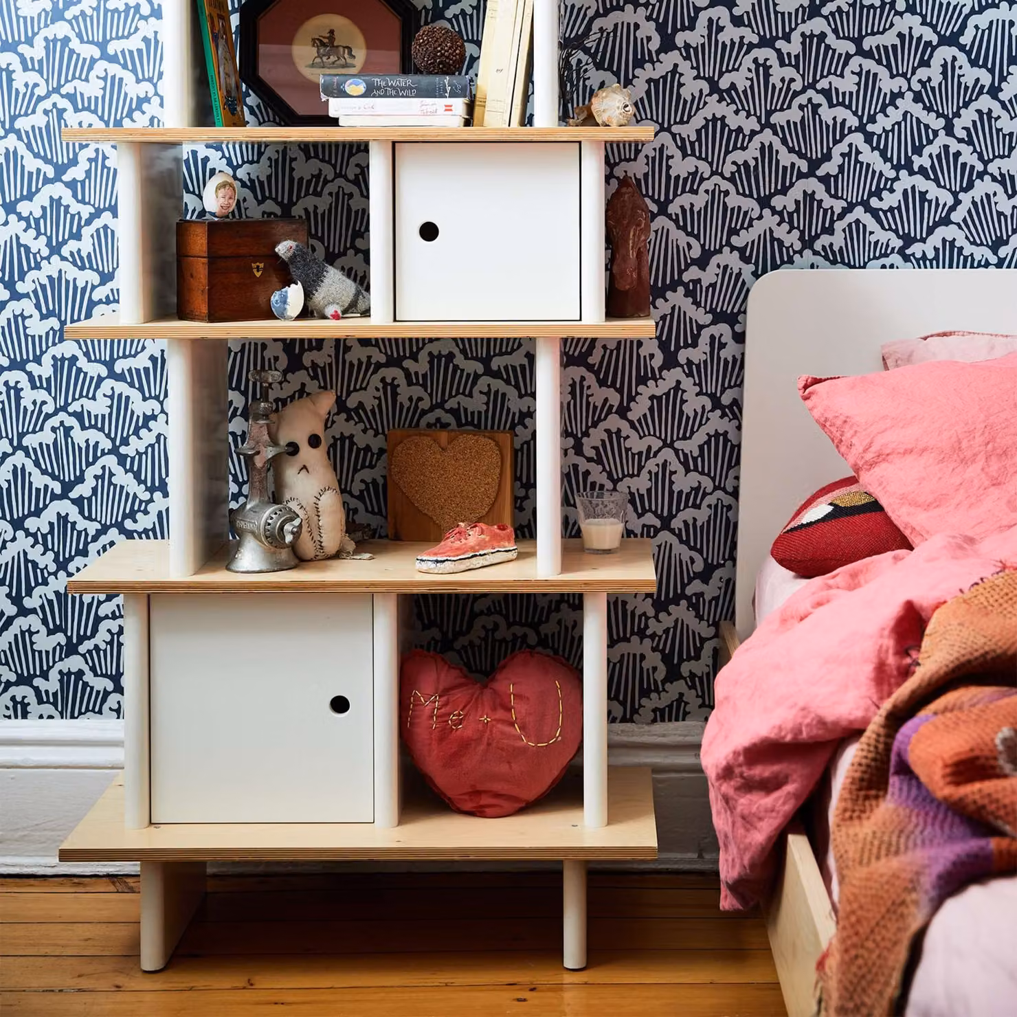 Oeuf NYC Vertical Mini Library in White and Birch, H 164.0 x W 75.0 x D 35.5 cm – 3
